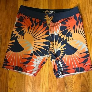 Billabong airlight  Sundays. Size 34